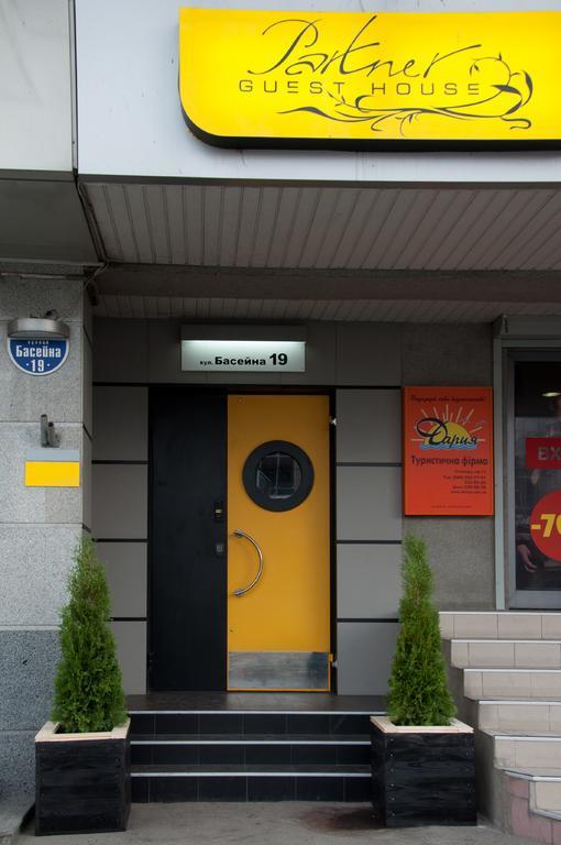 Partner Guest House Klovs'Kyi Kiev Esterno foto